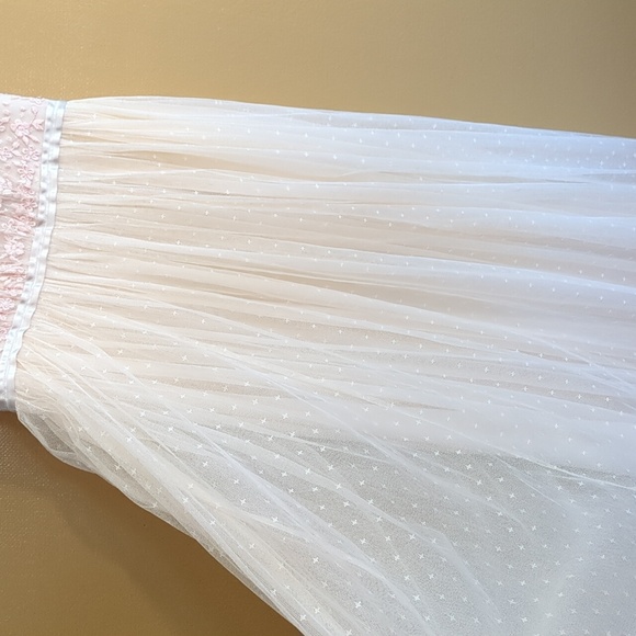 Needle‎ & Thread Giselle Gown, Size 4 - Picture 12 of 17